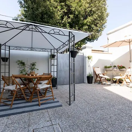 Casa Indipendente Con Giardino A Villa *