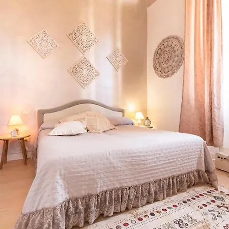Casa Indipendente Con Giardino A